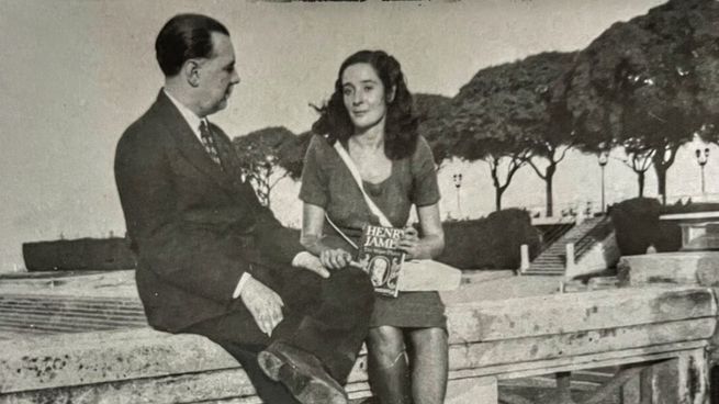 Jorge Luis Borges y Estela Canto en octubre de 1945.