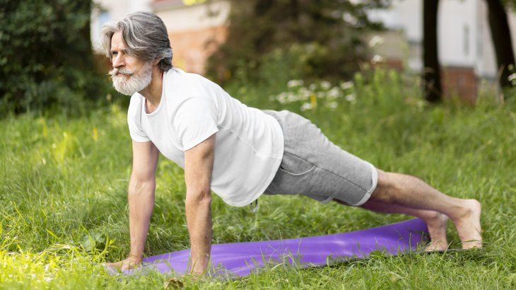 Las flexiones de brazos son un ejercicio importante para la fuerza.