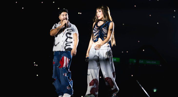 Ariel de Ráfaga dijo presente en el set de Gladys a pura fiesta, cumbia y baile. Ariel de Ráfaga dijo presente en el set de Gladys a pura fiesta, cumbia y baile.