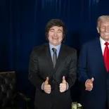 Javier Milei y Donald Trump, artífices de la fuga de Flavio Bolsonaro.&nbsp;¿Con complicidad de Brasil?