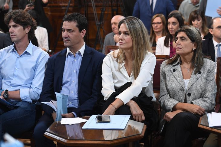 De izquierda a derecha, las y los Martín Lousteu (CABA), Maximiliano Abad (Buenos Aires), Carolina Losada (Santa Fe) y Mariana Juri (Mendoza). De izquierda a derecha, las y los Martín Lousteu (CABA), Maximiliano Abad (Buenos Aires), Carolina Losada (Santa Fe) y Mariana Juri (Mendoza).