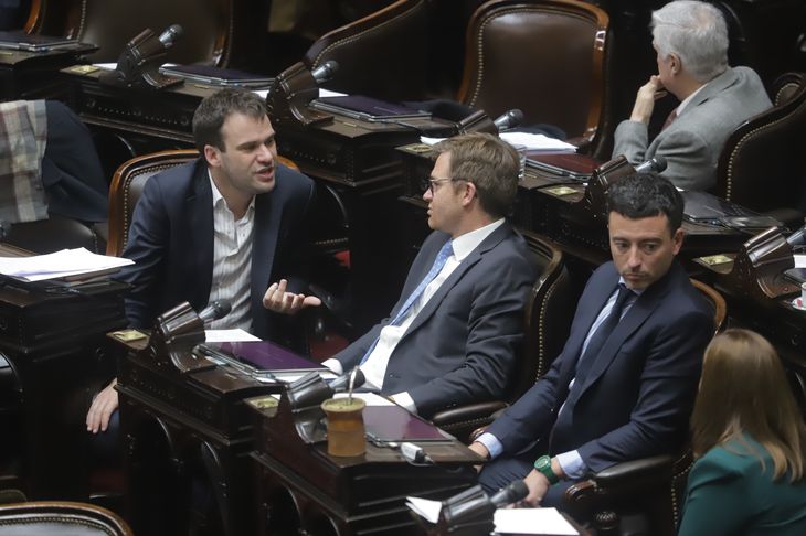 Los antes considerados dialoguistas respaldaron la ley de financiamiento universitario. Los antes considerados dialoguistas respaldaron la ley de financiamiento universitario.