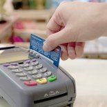 Las tarjetas de crédito ganaron participación en las compras de supermercado, en medio de un mayor uso del financiamiento para sostener consumos básicos. Las tarjetas de crédito ganaron participación en las compras de supermercado, en medio de un mayor uso del financiamiento para sostener consumos básicos.