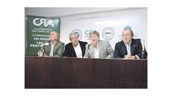 ámbito.com | El presidente de Coninagro, Carlos Garetto, junto a sus pares de Federación Agraria Argentina, Eduardo Buzzi; de Confederaciones Rurales Argentinas, Rubén Ferrero, y de la Sociedad Rural Argentina, Hugo Biolcati, anunciaron un paro nacional por 7 días bas