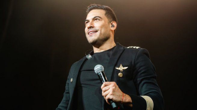 The Mexican singer-songwriter Carlos Rivera added a new function at the Movistar Arena The Mexican singer-songwriter Carlos Rivera added a new function at the Movistar Arena