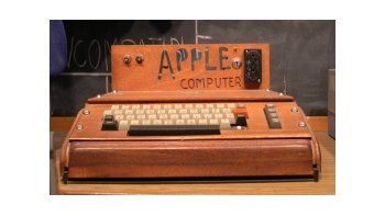 La Apple-1, primera computadora de la compañía de Steve Jobs.