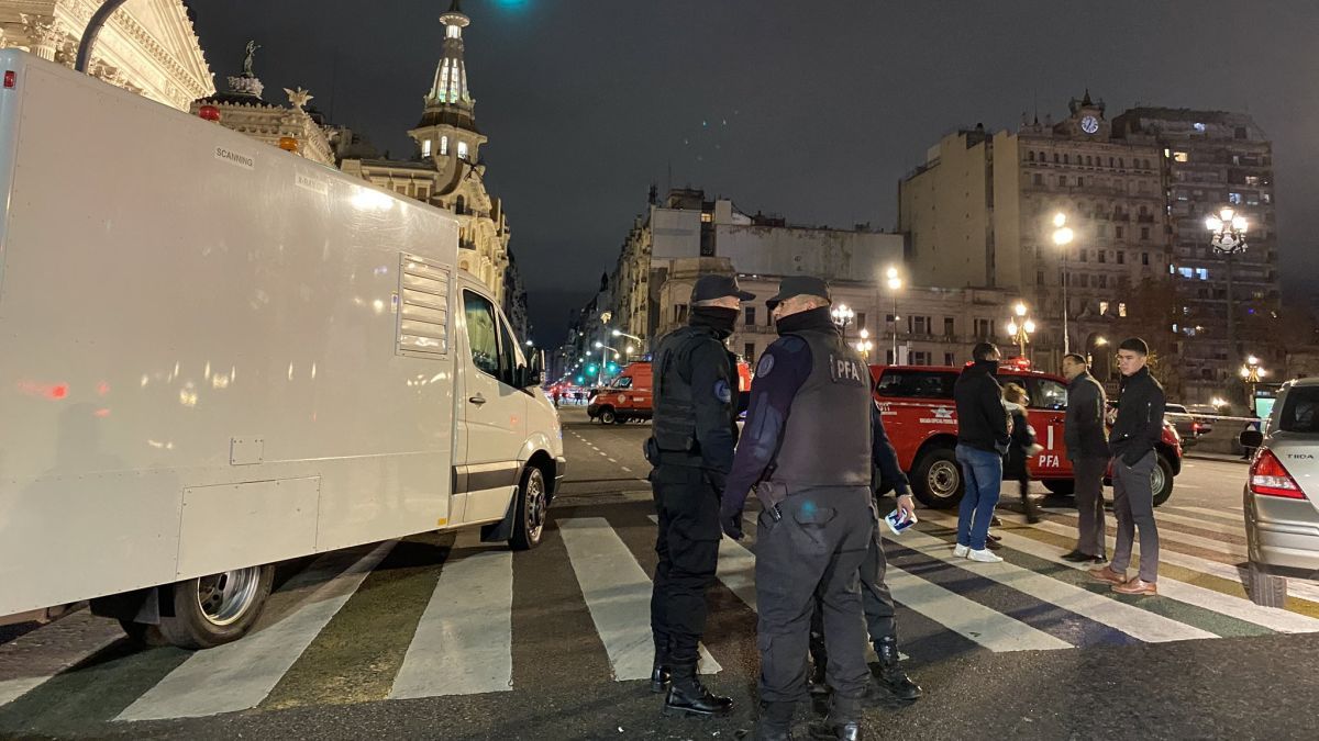 La Policía detonó un paquete frente al Congreso por sospechas de bomba