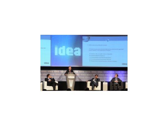 La articulación entre lo público y privado como eje de debate en un panel de IDEA.