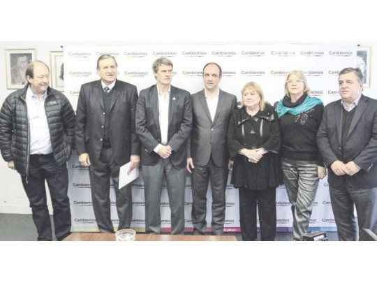 Consejos.  Susana Malcorra y Alfonso Pray Gay, ayer con toda la UCR.