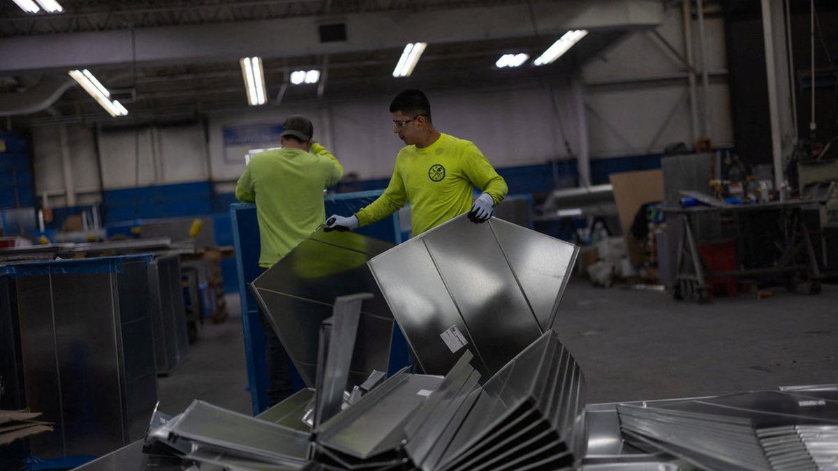 Job offers in the US fell to their lowest levels in more than 3 years