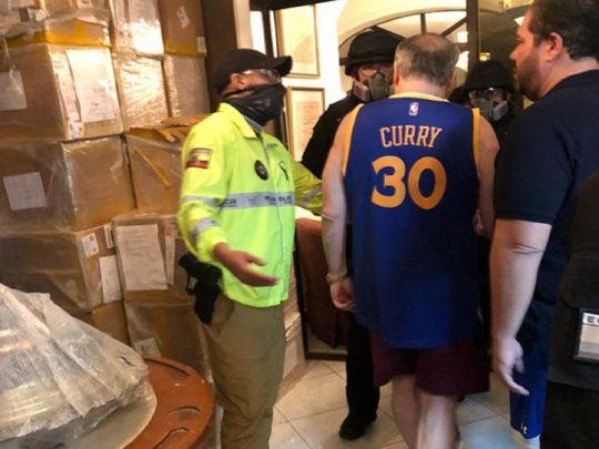 El expresidente de Ecuador Abdal&aacute; Bucaram fue detenido en Guayaquil.