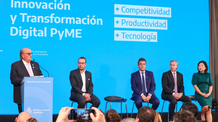 El ministro estuvo acompañado por por el secretario de Industria y Desarrollo Productivo, José Ignacio de Mendiguren, y por el subsecretario Pyme, Tomás Canosa.