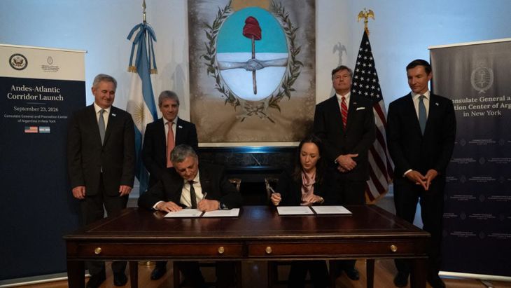 El acuerdo fue firmado en la sede del Consulado argentino en Nueva York. El acuerdo fue firmado en la sede del Consulado argentino en Nueva York.