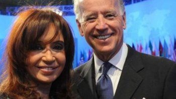 Otros tiempos: Cristina Fernández de Kirchner junto a Joe Biden.