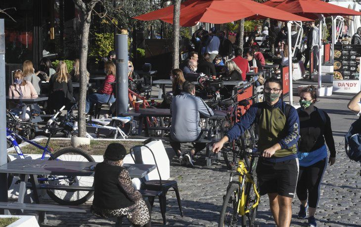 Según esta clasificación comer afuera en un restaurant está calificado con un riesgo&nbsp;bajo-moderado.