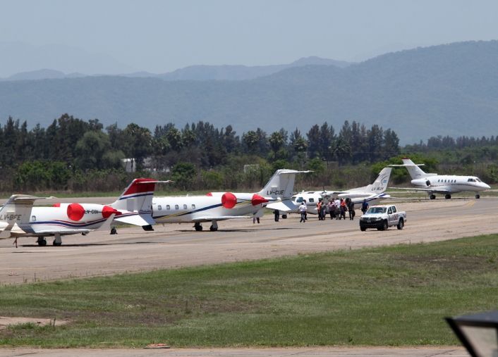 Cambiemos llegó con 15 aviones privados en Jujuy (foto 3)