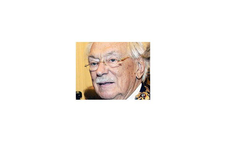 Serguei Mijalkov (padre de los cineastas Nikita Mijalkov y Andrei Konchalovski), primero escribió el himno soviético por encargo de Stalin y luego lo «adaptó» a la Rusia de Putin.