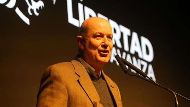 El ministro comunicó la medida con un mensaje irónico