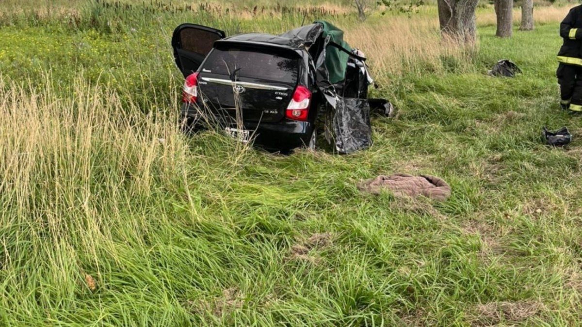 Fatal crash on Route 11: three people died after hitting a tree