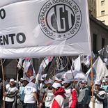 El gremio que conduce Hugo Godoy recibió un fallo favorable en su presentación ante el fuero laboral. El gremio que conduce Hugo Godoy recibió un fallo favorable en su presentación ante el fuero laboral.