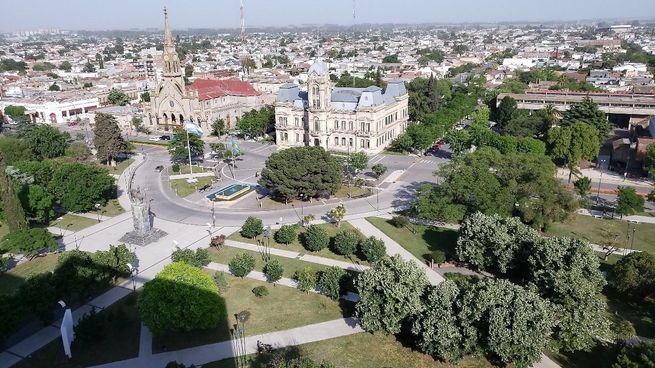 La ciudad ofrece una amplia gama de actividades, desde explorar sus playas hasta visitar sitios de interés histórico.