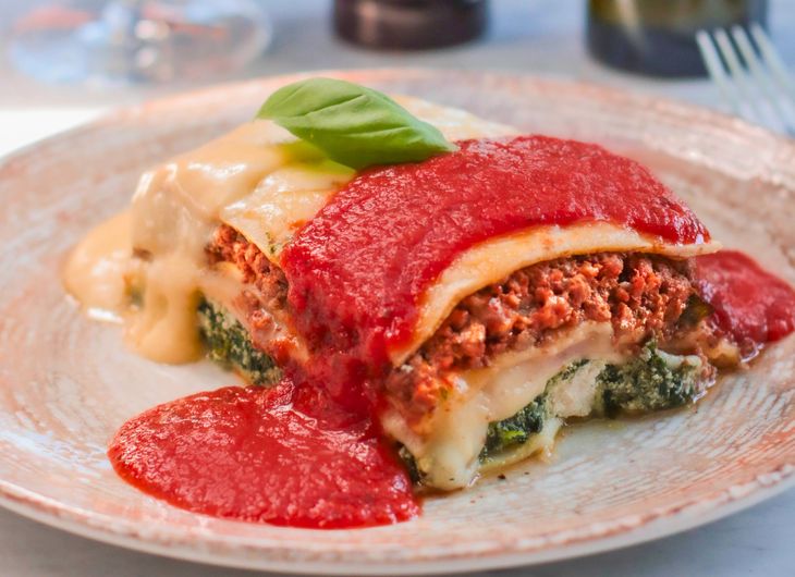 Italian tradition in abundant format: homemade layers, sauces of choice and relaxed spirit to enjoy without trouble. Italian tradition in abundant format: homemade layers, sauces of choice and relaxed spirit to enjoy without trouble.