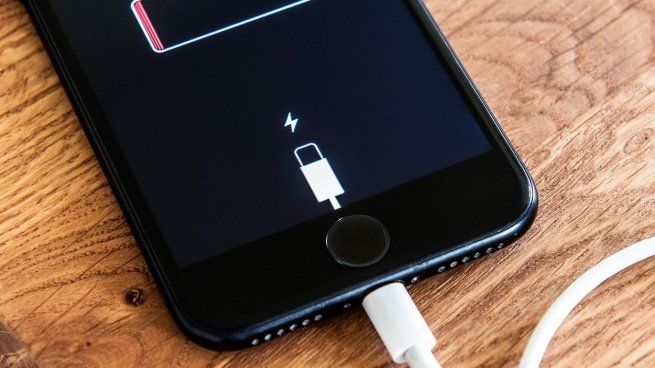 Cargar tu celular hasta el 100% o dejarlo bajar de 15% puede reducir la vida útil de la batería y obligarte a cambiar de equipo antes.