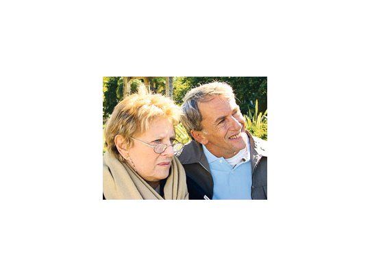 Fernando Cia (en la foto junto a Adriana Gleijer) se luce con su primer protagónico en «Algún lugar en ninguna parte», interesante relato que marca el regreso de Víctor Dinenzon.