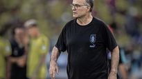 Bielsa sostuvo que no sería eficaz jugar ante Argentina defendiendo todo el partido.