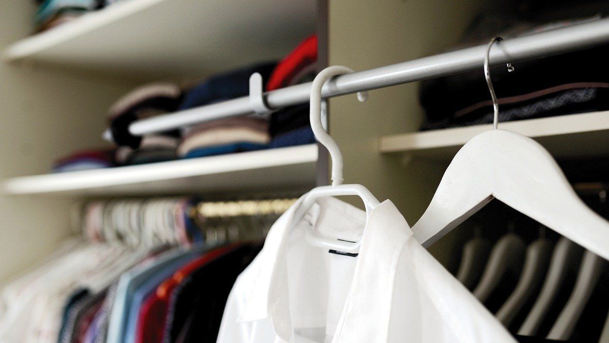 Autumn is coming: an ideal Japanese trick for storing coats