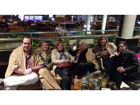 Elisa Carrió junto a amigos de la Coalición Cívica. (Imagen: Twiter).