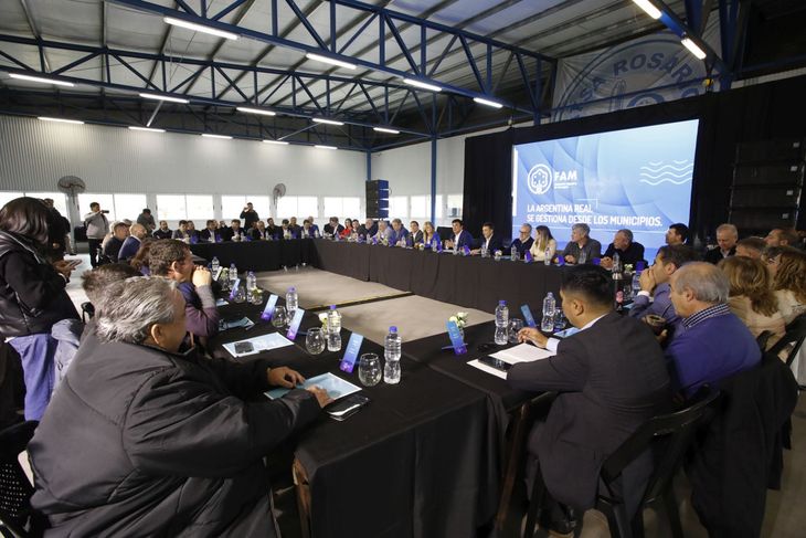 La situación de los pequeños productores rurales y de las universidades estuvieron en el eje del encuentro de la FAM. La situación de los pequeños productores rurales y de las universidades estuvieron en el eje del encuentro de la FAM.