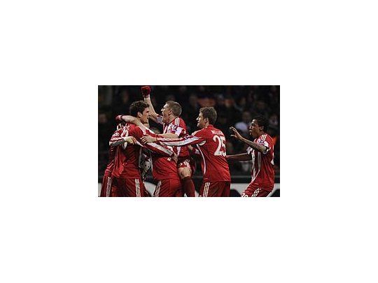 Bayern Munich dio un gran paso para clasificar a los cuartos de final.