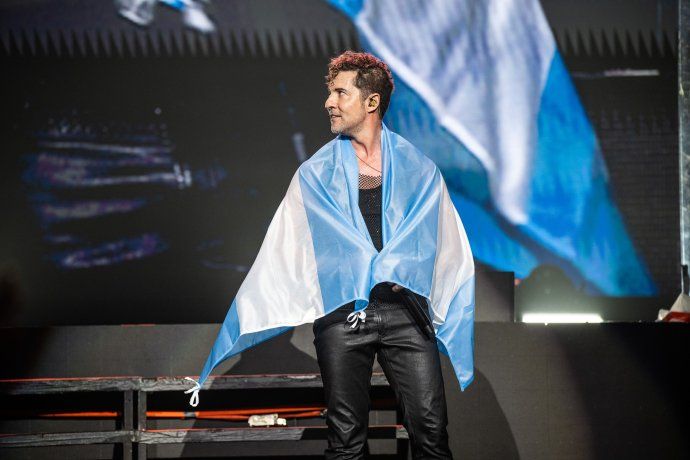 Bisbal remarcó su amor por el público argentino y la energía de las voces en cada tema.