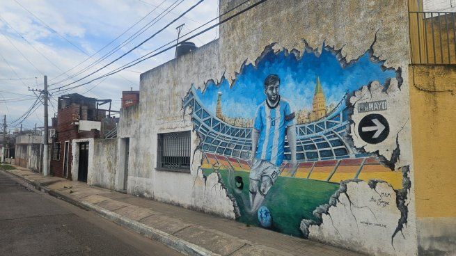 Obra mural que representa a Messi con la camiseta argentina, ubicada en la&nbsp; calle 1.º de Mayo