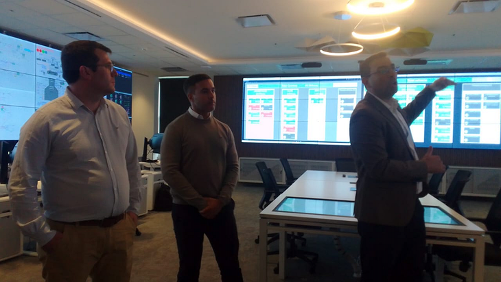 YPF. En el complejo de refinación están desarollando ingeniería para producir más combustible Infinia Diésel y reemplazar la importación y salida de divisas. Diego Agrelo y su equipo impulsan la transformación digital. YPF. En el complejo de refinación están desarollando ingeniería para producir más combustible Infinia Diésel y reemplazar la importación y salida de divisas. Diego Agrelo y su equipo impulsan la transformación digital.