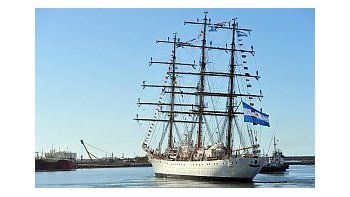 La Fragata Libertad permanece varada en el puerto de Tema desde el 2 de octubre pasado.