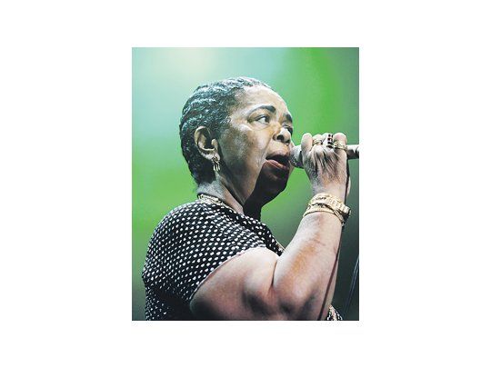 Cesária Évora murió el sábado a los 70 años. Aún se recuerdan sus excelentes recitales en La Trastienda.
