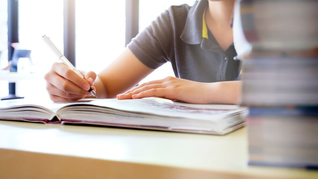 Estudiante de la Universidad Autónoma de San Luis Potosí fue obligada a pagar inscripción y llevó su caso a la Suprema Corte: esto dice el fallo.