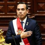 Podrían destituir al presidente José Jerí, quien en cuatro años pasó de ser legislador “suplente” a presidente interino de su país, en reemplazo de la destituida mandataria Dina Boluarte. Podrían destituir al presidente José Jerí, quien en cuatro años pasó de ser legislador “suplente” a presidente interino de su país, en reemplazo de la destituida mandataria Dina Boluarte.