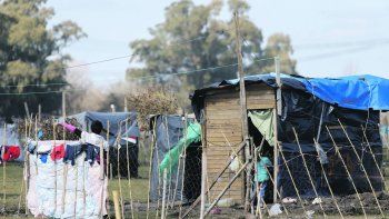 Límite. Miles de familias buscan ser reubicadas a partir de la decisión de la Justicia para liberar el predio.