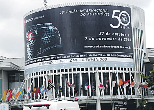 La entrada a la exposición de automóviles más importantes de América Latina, que se desarrolla en el Parque Anhembi, construido en 1970 para albergar muestras industriales.