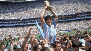 Un 22 de junio, pero de 1986, Diego Armando Maradona le marcaba los dos goles a los ingleses en el Mundial de México: la Mano de Dios y El Gol del Siglo. Un 22 de junio, pero de 1986, Diego Armando Maradona le marcaba los dos goles a los ingleses en el Mundial de México: la Mano de Dios y El Gol del Siglo.