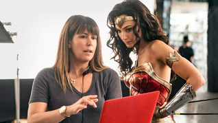 directora de wonder woman sobre las peliculas que se estrenan en streaming: todas me parecen falsas
