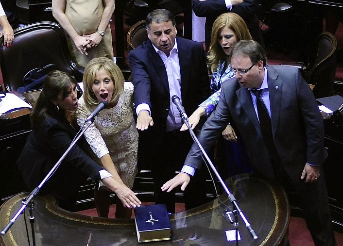 Insaurralde y Massa juraron como diputados (foto 10)