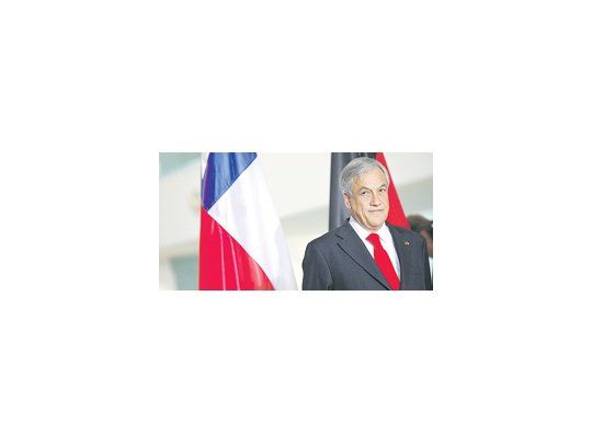 Los hechos más controvertidos de la carrera empresarial de Sebastián Piñera fueron recogidos en cables reservados de la Embajada de Estados Unidos en Santiago y enviados al Departamento de Estado. Su filtración causó ayer visible molestia.