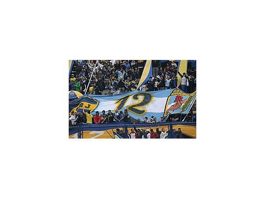 El uruguayo Fernández fue herido de bala en un enfrentamiento entre barrasbravas de Boca.