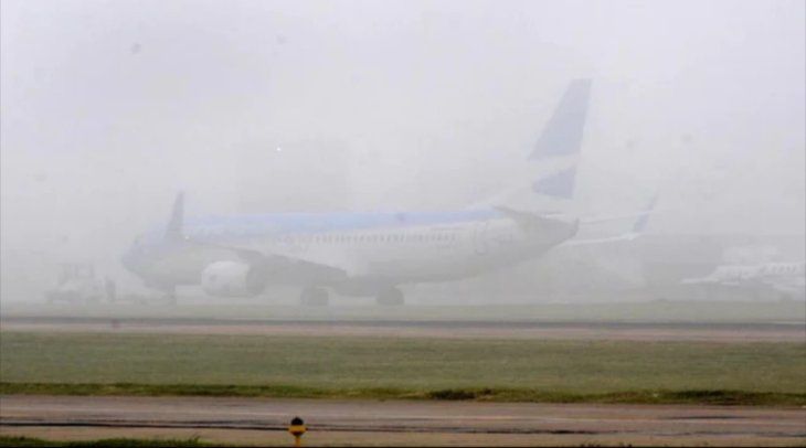 La niebla complicó las salidas desde Aeroparque y Ezeiza.