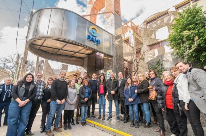 Directivos del PAMI en la reapertura de la Clínica Estrada en Lanús. Directivos del PAMI en la reapertura de la Clínica Estrada en Lanús.