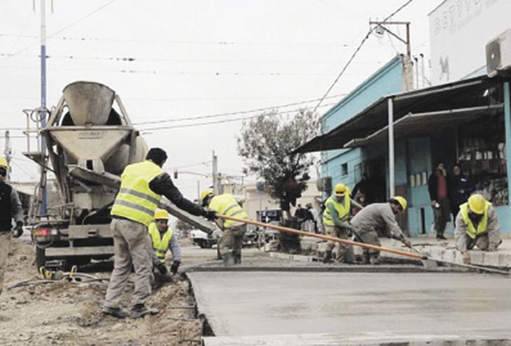 Parálisis. La posibilidad concreta de que la quita de recursos de Nación respecto de la obra pública afectaría a 40.000 obreros que trabajan actualmente en el sector en la región del NOA. Pedidos de audiencia al Gobierno. Parálisis. La posibilidad concreta de que la quita de recursos de Nación respecto de la obra pública afectaría a 40.000 obreros que trabajan actualmente en el sector en la región del NOA. Pedidos de audiencia al Gobierno.
